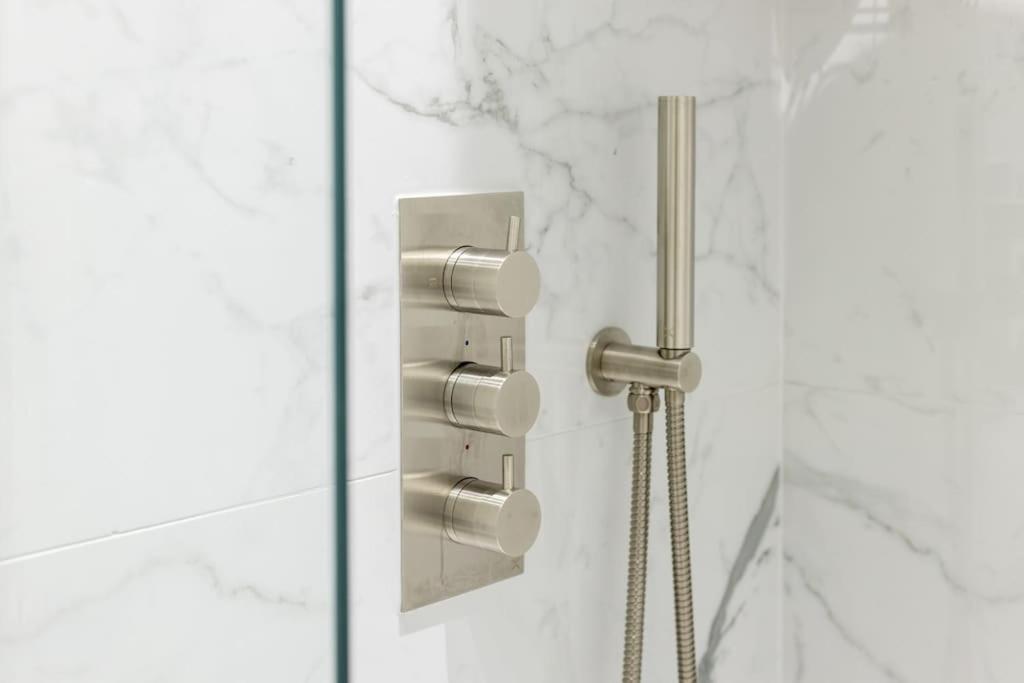 Elegant On The Iconic Gloucester Road Londra